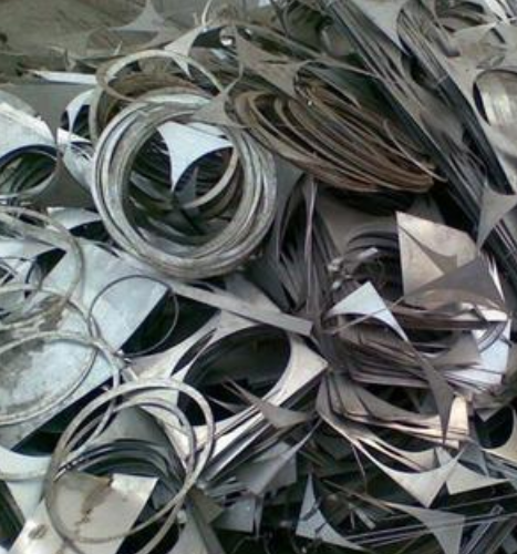 通常用什么方法来处理废铁和废铝的回收和再生效益